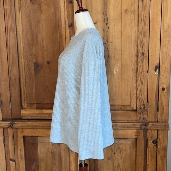 H&M Gray Ribbed Long Sleeve Crew Neck Top Sz. MD - Picture 2 of 7